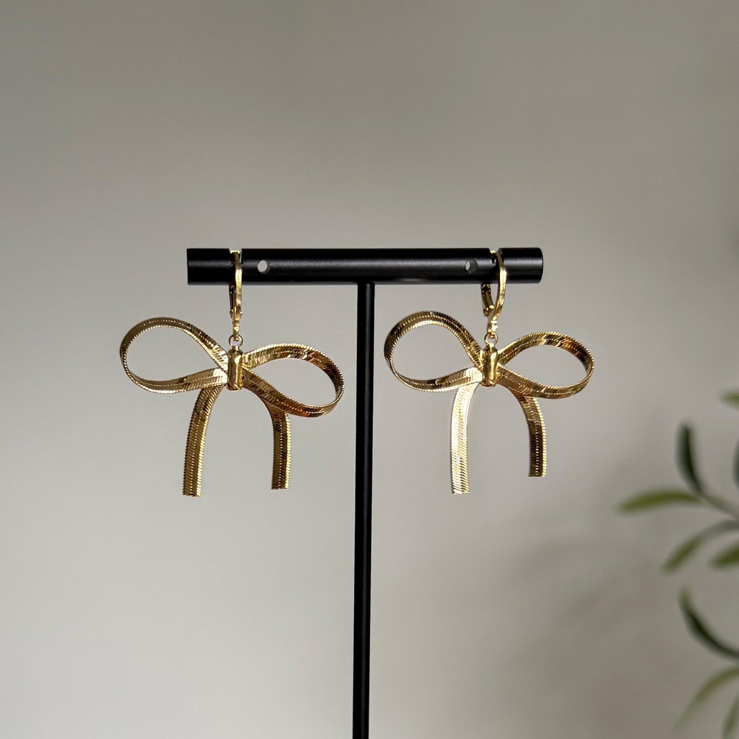 18k Gold Plated Snake Chain Bow Huggie Earrings