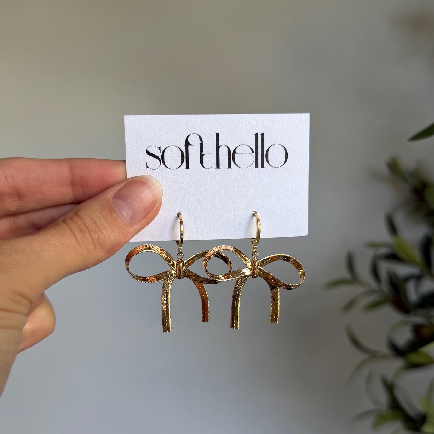 18k Gold Plated Snake Chain Bow Huggie Earrings